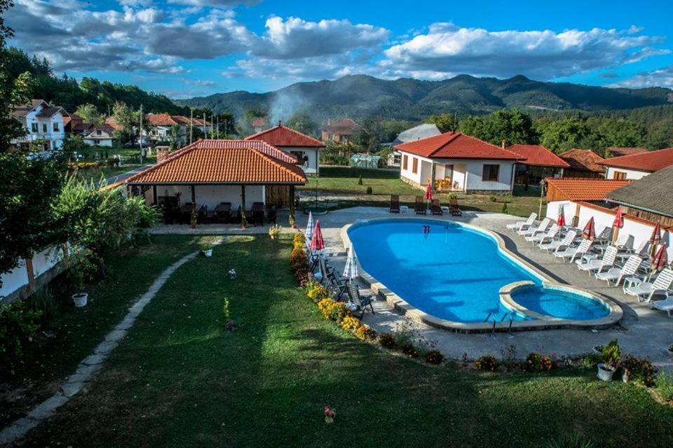 Complex Balkandzhii Aprilci Kültér fotó