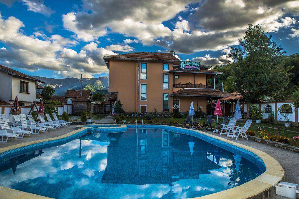 Complex Balkandzhii Aprilci Kültér fotó