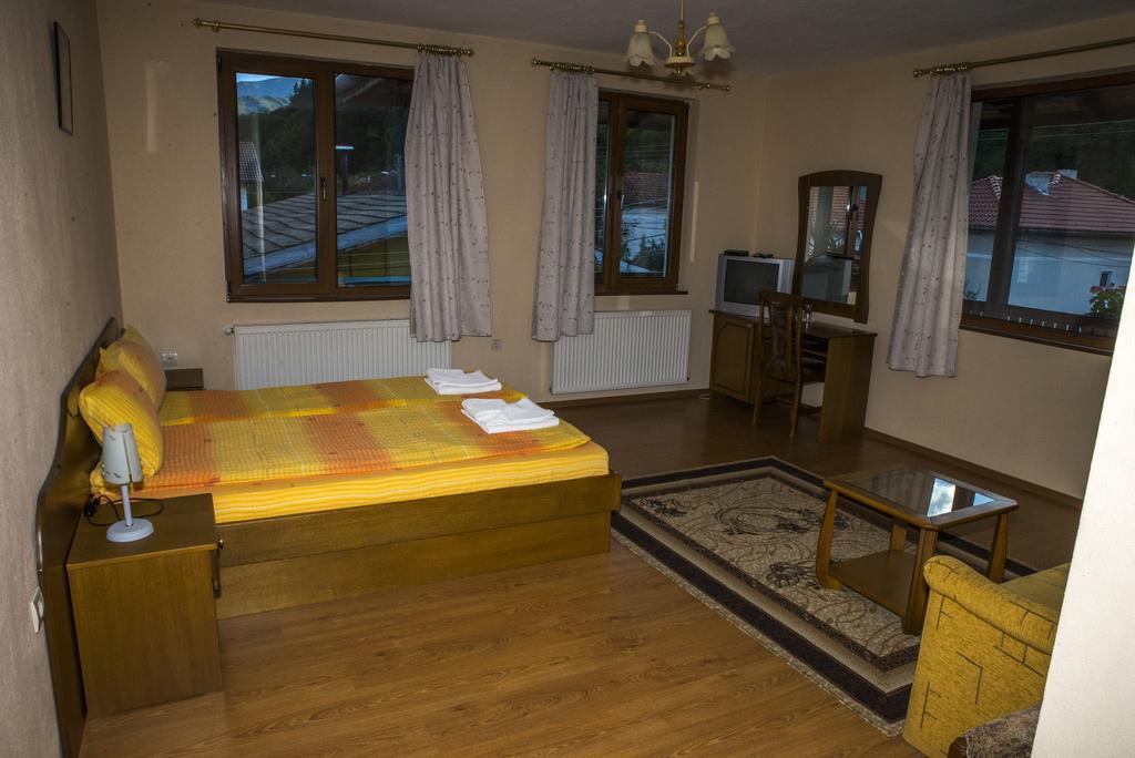Complex Balkandzhii Aprilci Kültér fotó
